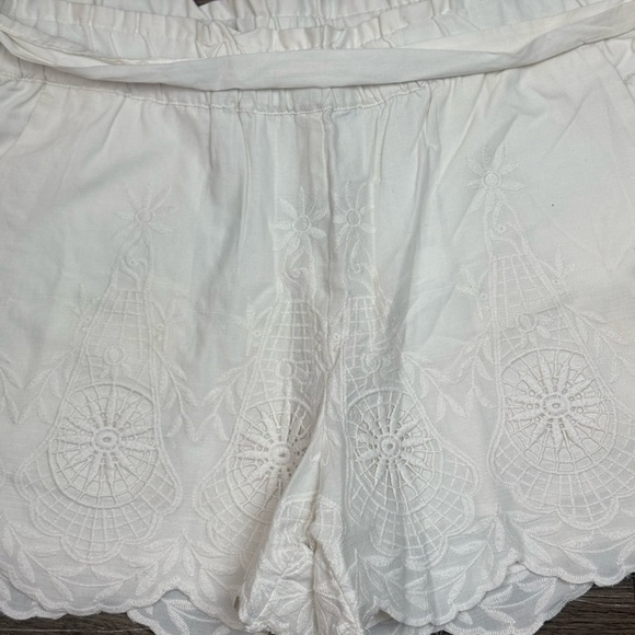 NWT LOFT Women’s White Embroidered Cotton Shorts Size M - Picture 2 of 12